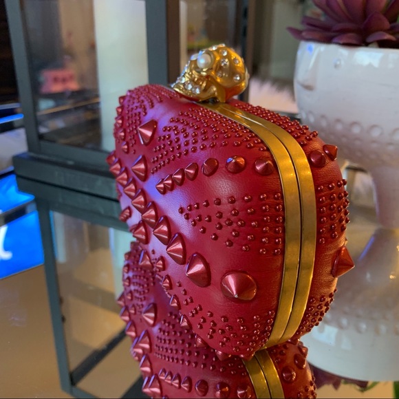 Alexander McQueen
Spike Red Leather Clutch - Picture 5 of 8